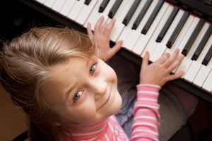 Experienced home piano tutors in Chiswick, Kew, Acton & Sheen. Inspiring & fun home music teachers. For all ages & abilities. Learn to play the piano or keyboard in a comfortable home setting. Find the right piano tutor now.
